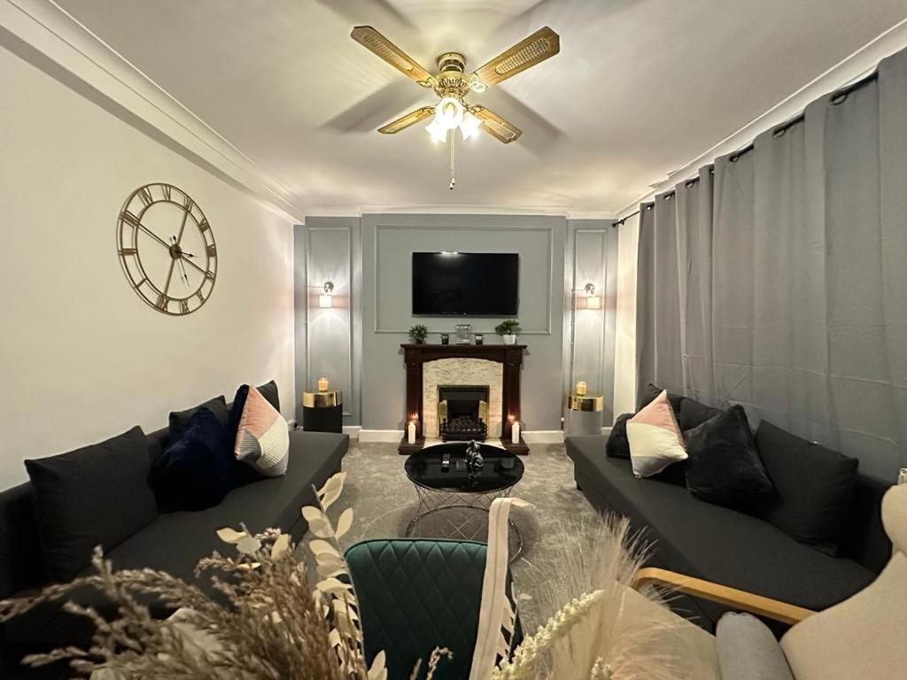 Beautiful Family Apartment Лондон Экстерьер фото