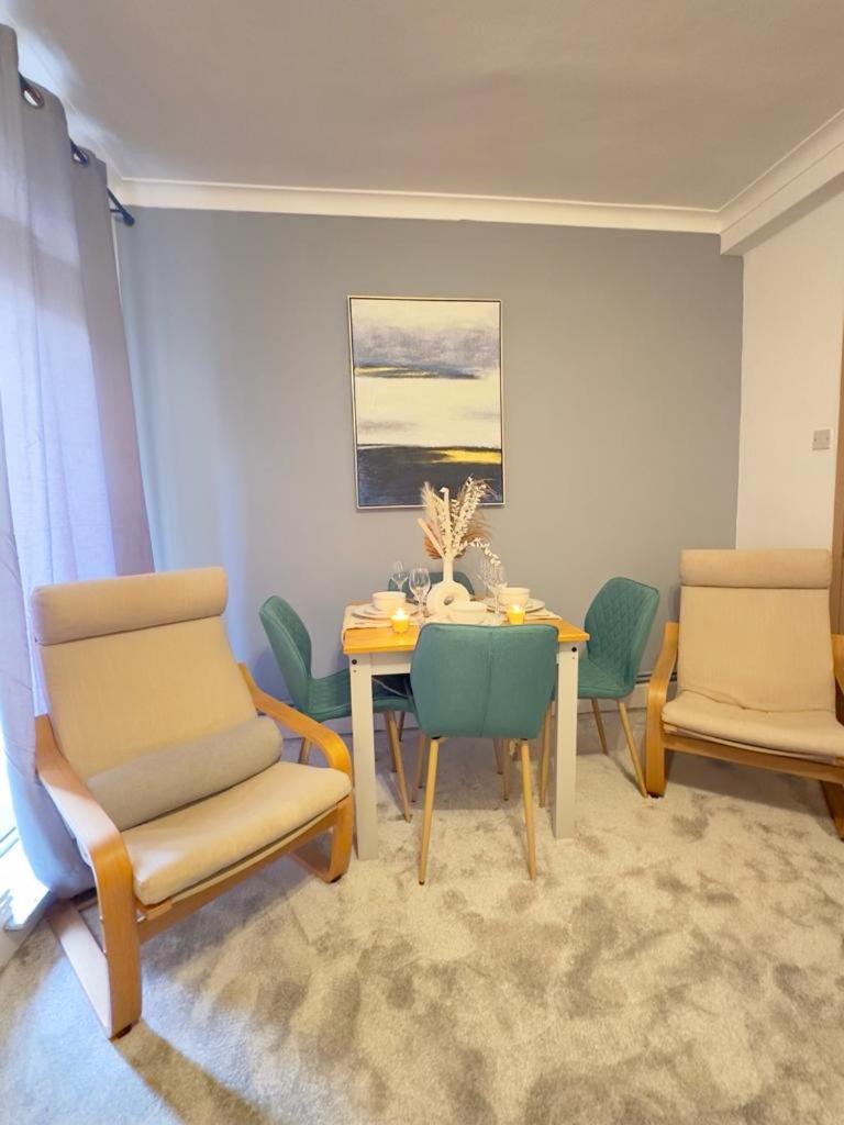Beautiful Family Apartment Лондон Экстерьер фото