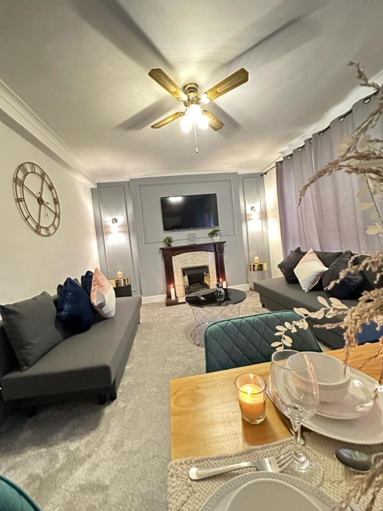 Beautiful Family Apartment Лондон Экстерьер фото