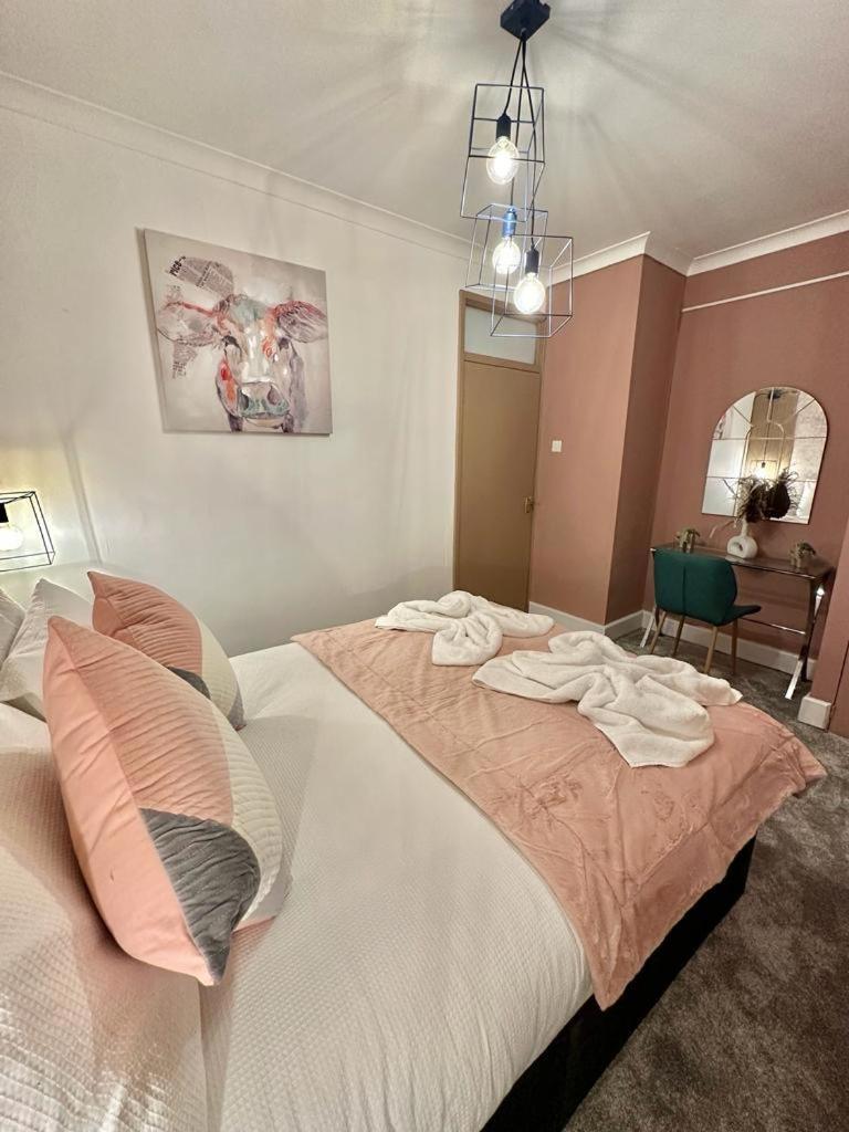 Beautiful Family Apartment Лондон Экстерьер фото