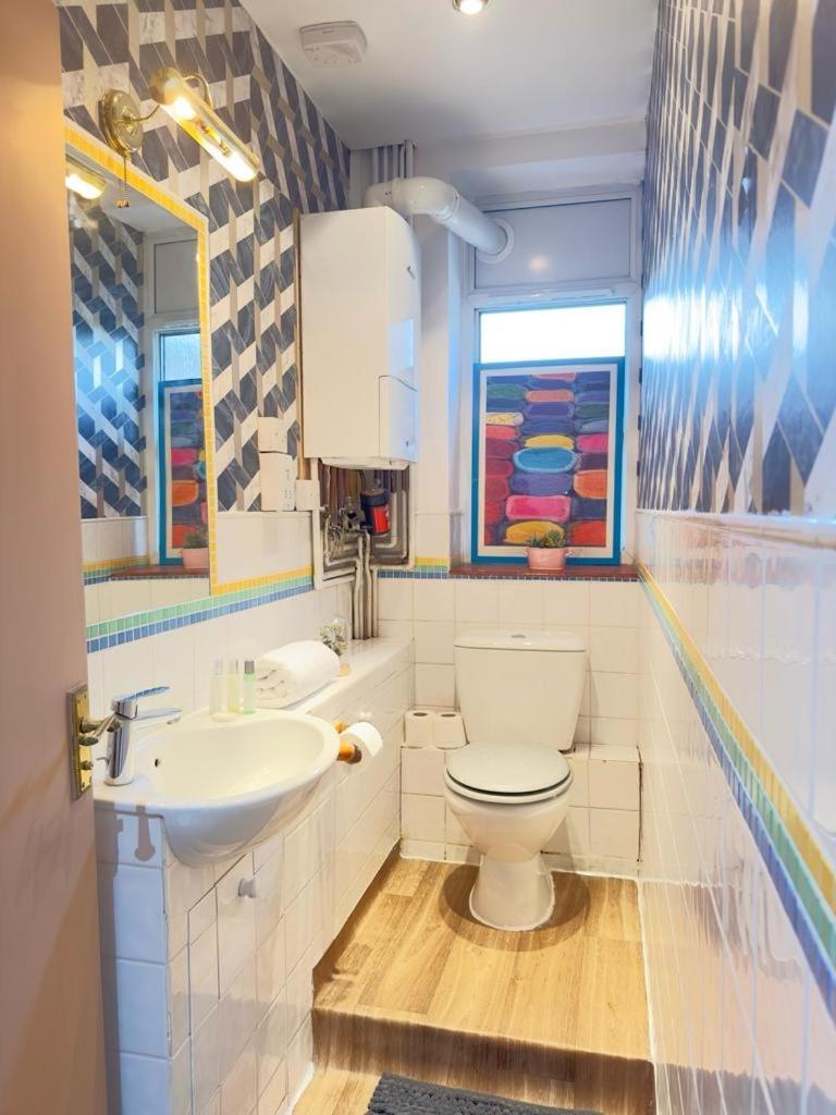 Beautiful Family Apartment Лондон Экстерьер фото