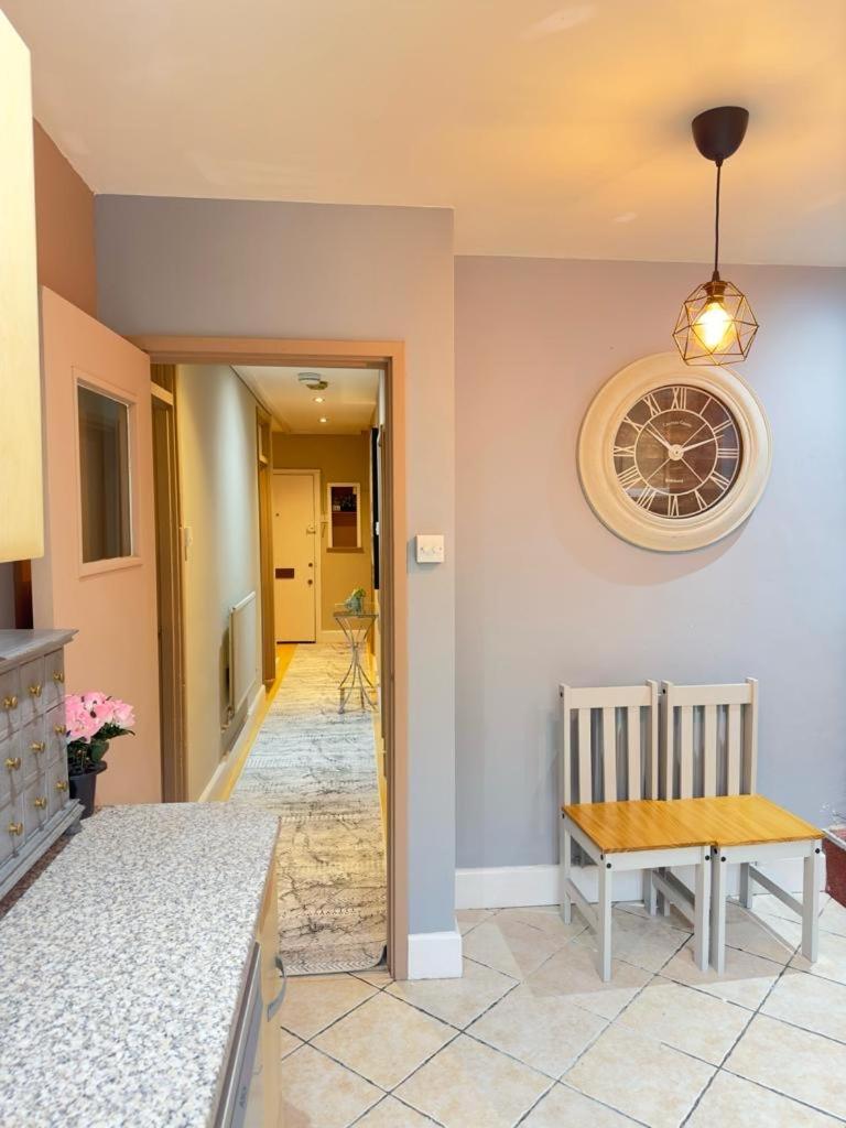 Beautiful Family Apartment Лондон Экстерьер фото