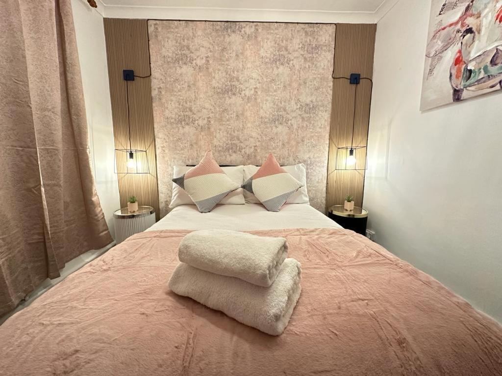Beautiful Family Apartment Лондон Экстерьер фото