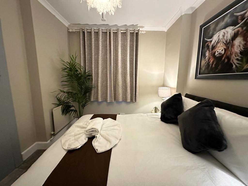 Beautiful Family Apartment Лондон Экстерьер фото