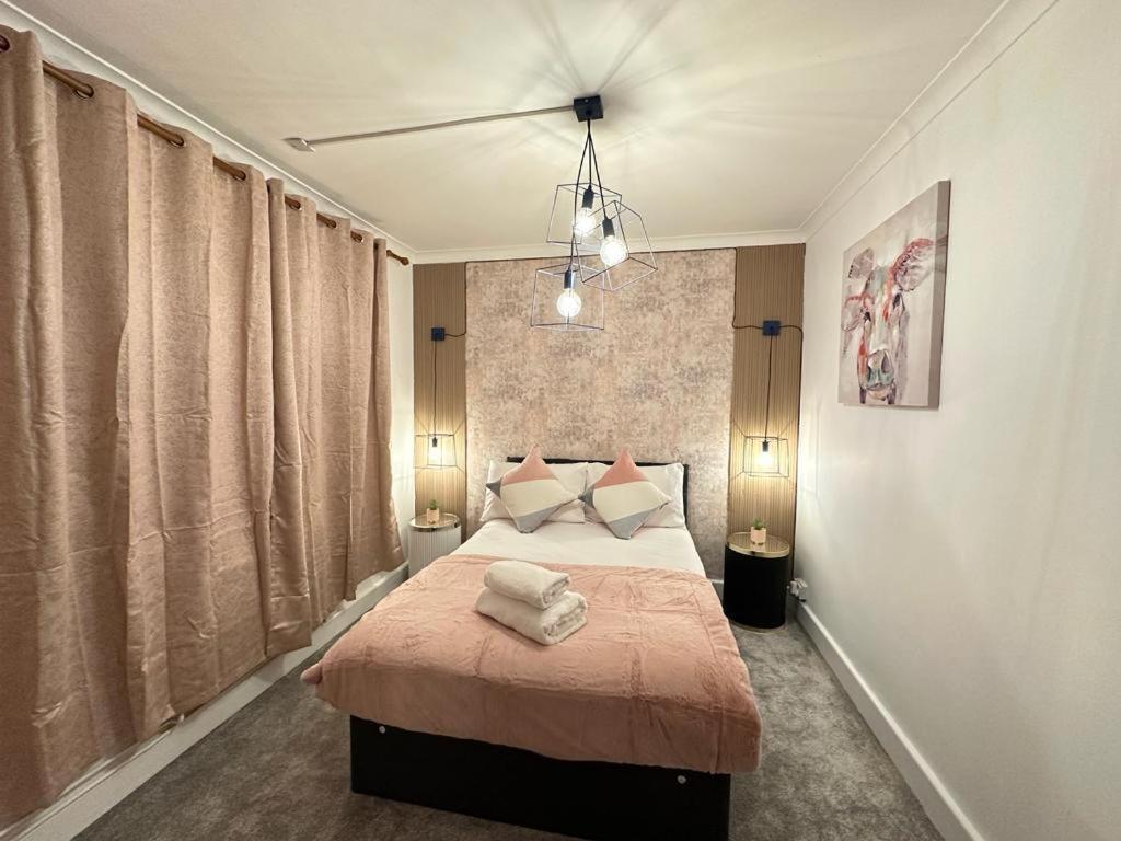 Beautiful Family Apartment Лондон Экстерьер фото
